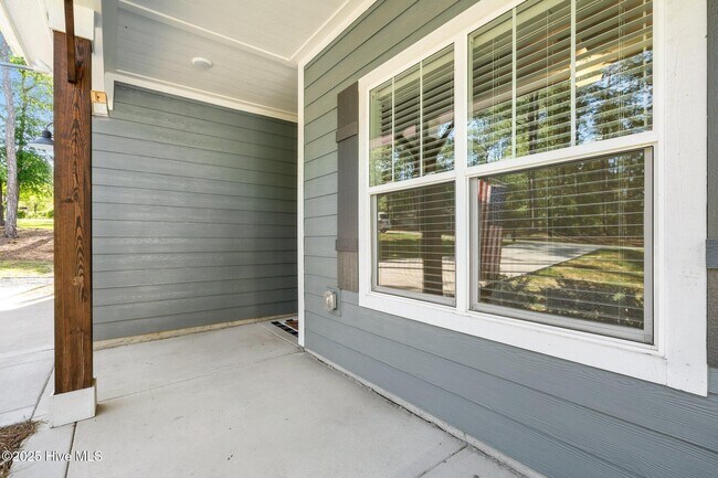 Building Photo - 594 E L Ives Dr