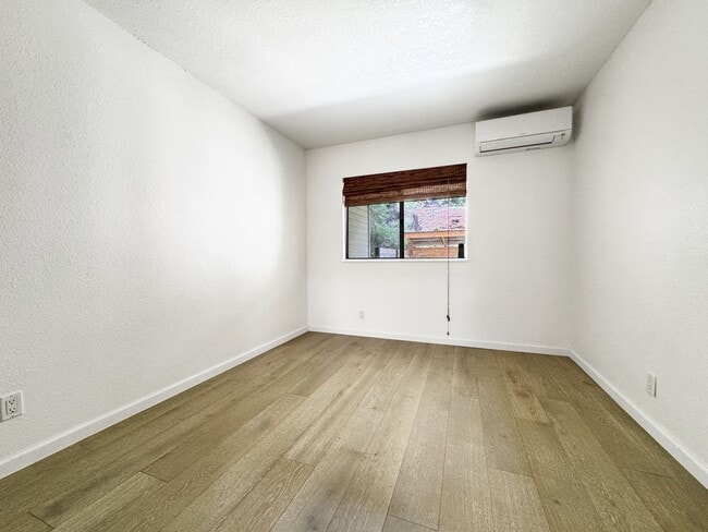 Building Photo - Pet Friendly Kailua Townhouse with A/C