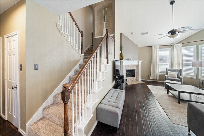 Building Photo - 9333 Fairmont Dr