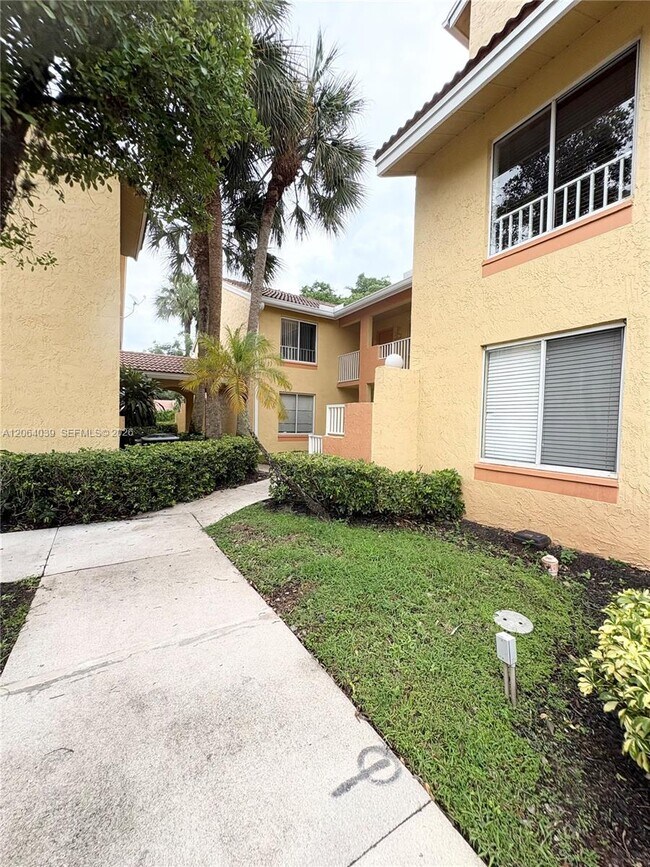 Building Photo - 929 Coral Club Dr