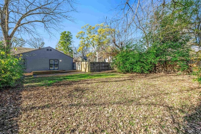 Building Photo - 672 Watson St