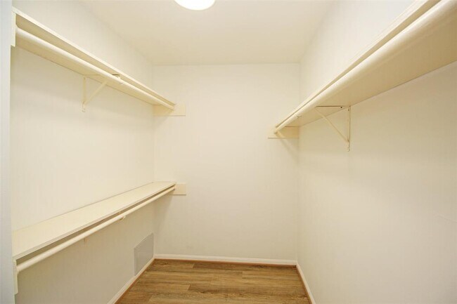Building Photo - 1503 Cedar Cove St