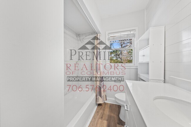 Building Photo - 386 Victory Dr