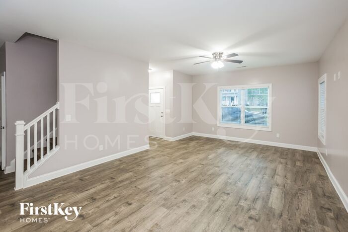 Building Photo - 1401 Living Wy