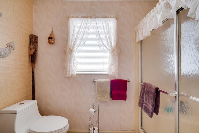 Building Photo - 1621 Magnolia Ave