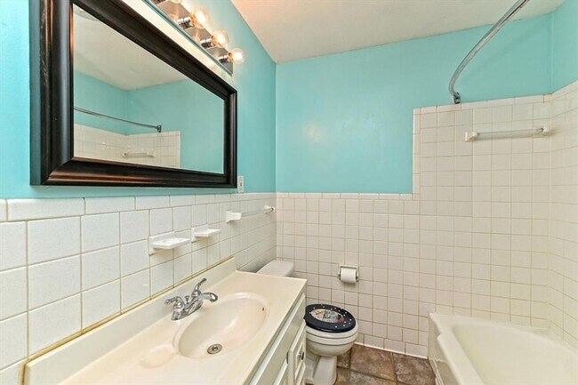 Building Photo - 5205 Brookdale Ln