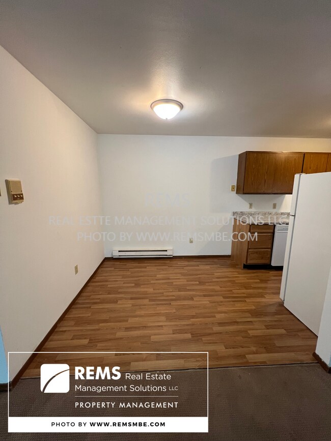 Building Photo - 544 E Slifer St