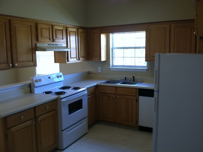 Building Photo - 3bed/2bath duplex in Twin City for August!