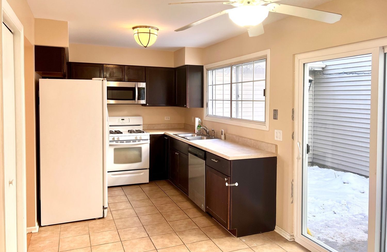 Building Photo - 17 Le Jardin Ct