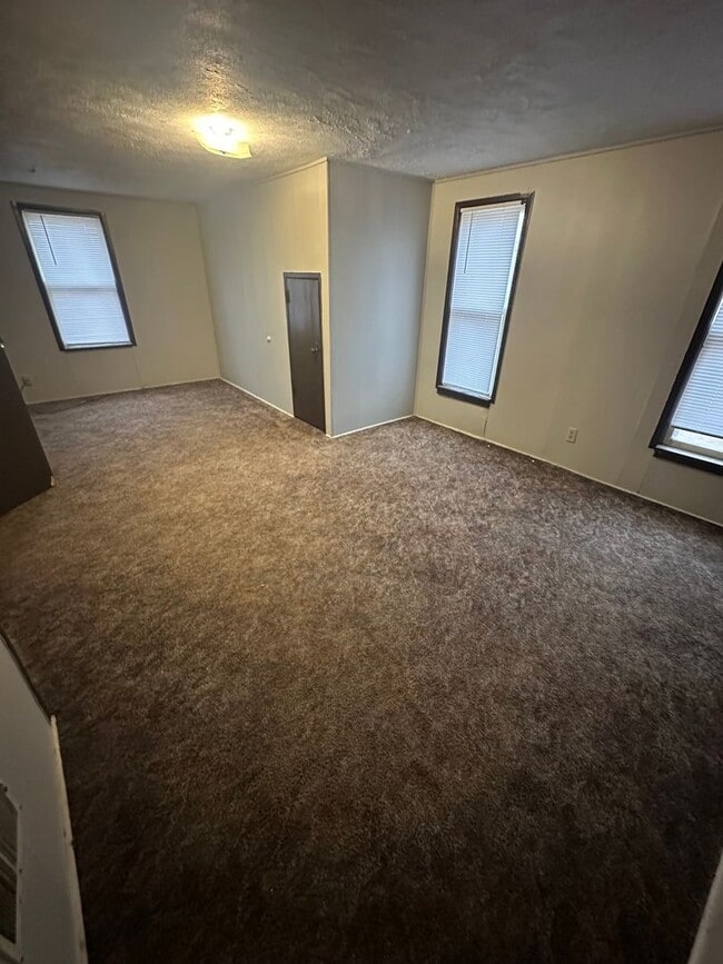 Building Photo - 3 Bedroom, 1 Bathroom House