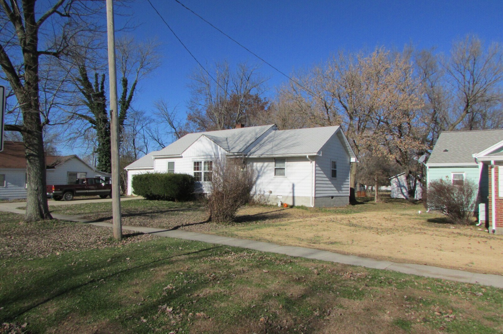 Building Photo - 252 E North Ave
