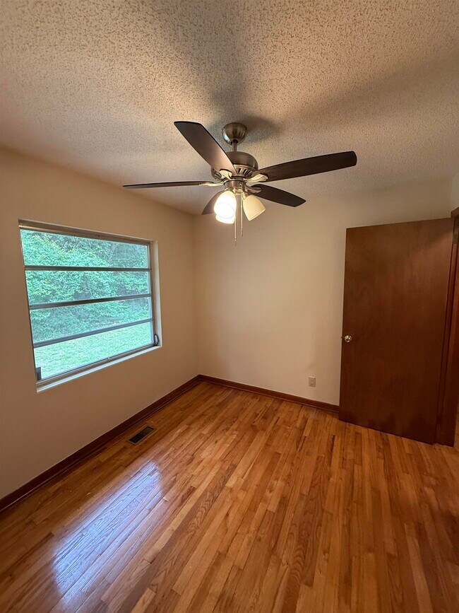 Building Photo - 5525 Springhill Rd