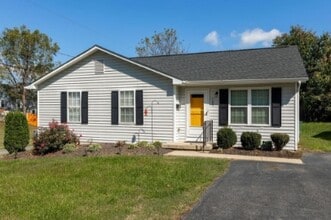 Building Photo - 105 Hemlock St