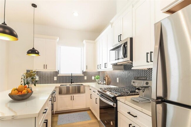 Building Photo - 3052 Truxillo St