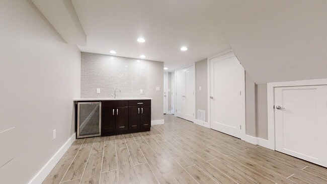 Building Photo - 12 Hawaii Ave NE