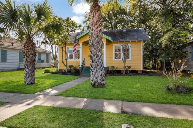 Building Photo - 4823 Fannin Dr