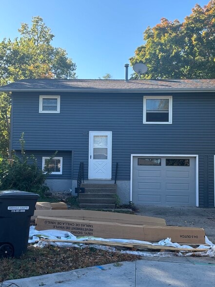 Building Photo - 302 W State St