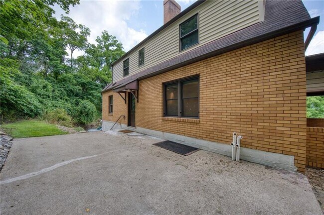 Building Photo - 4465 Mt Troy Rd Ext