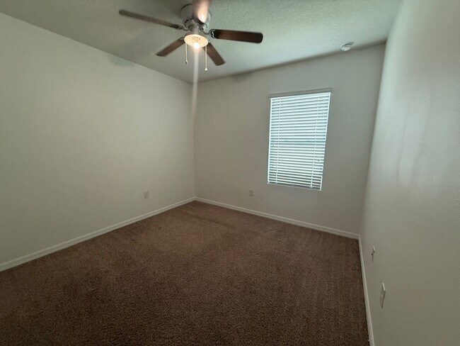 Building Photo - 4/2 Haines City Home