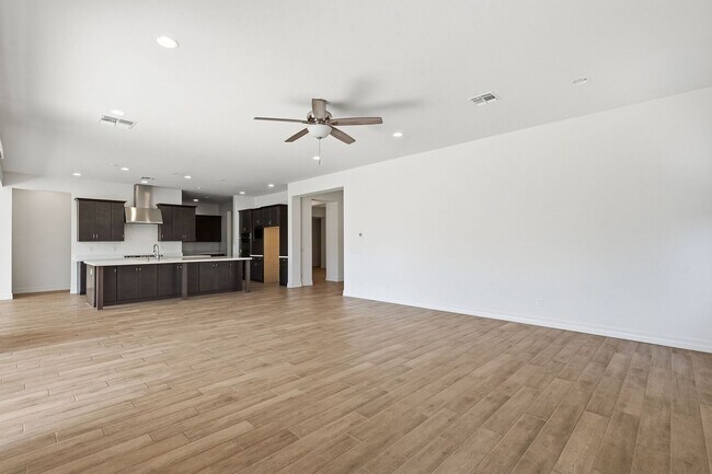 Building Photo - Gated Community Amazing ameneties