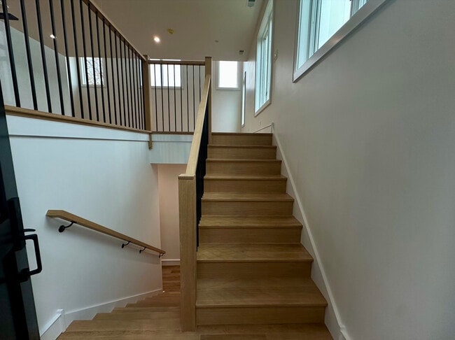 Building Photo - 4243 N Damen Ave