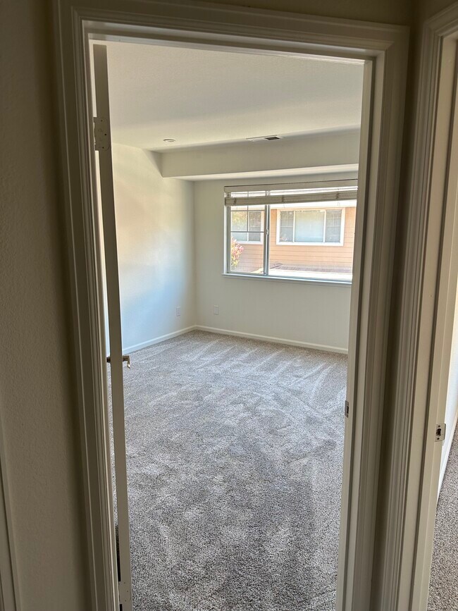 Building Photo - 542 Mill River Ln