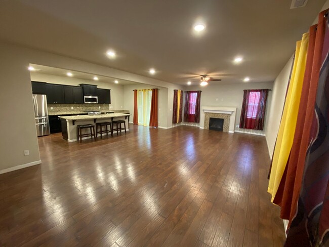 Building Photo - 3344 Juno Ct NE