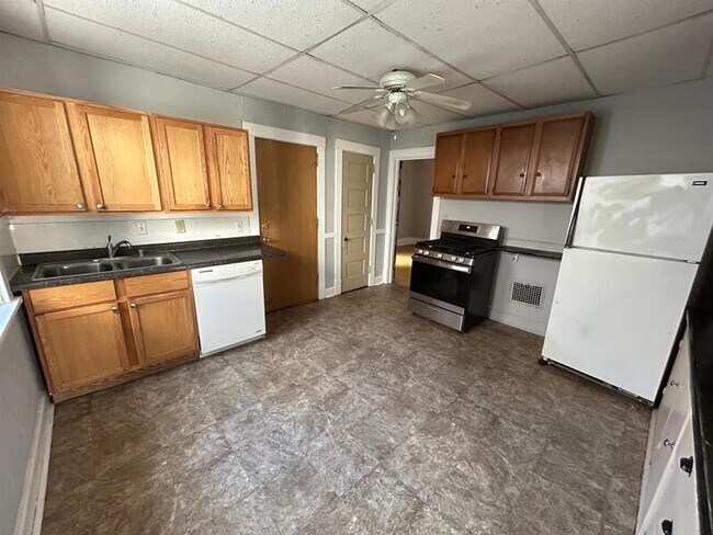 Building Photo - 110 S Blair St