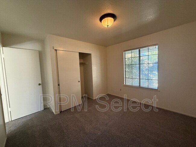 Building Photo - 2264 Americana Dr