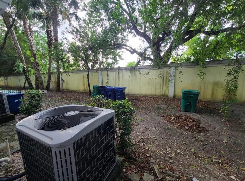 Building Photo - 3601 NW 14th Ct