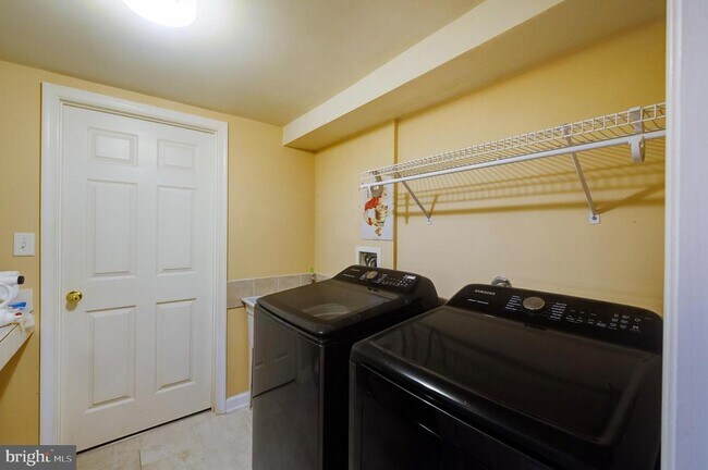 Building Photo - 303 Inspiration Ln