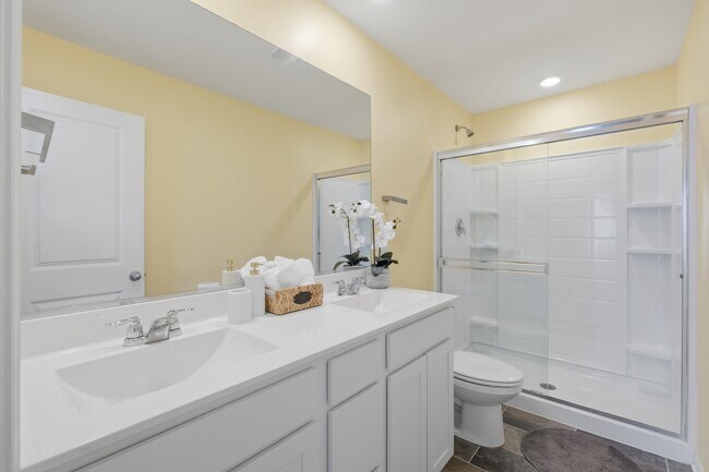 Building Photo - 217 Goldenrod Dr