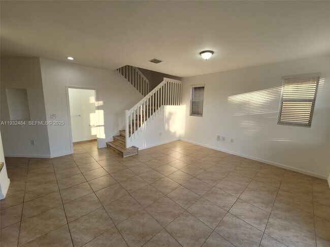 Building Photo - 156 SE 21st Terrace