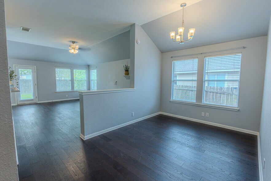 Building Photo - 208 Discovery