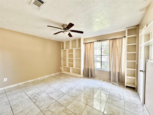 Building Photo - 4303 Balcones Dr
