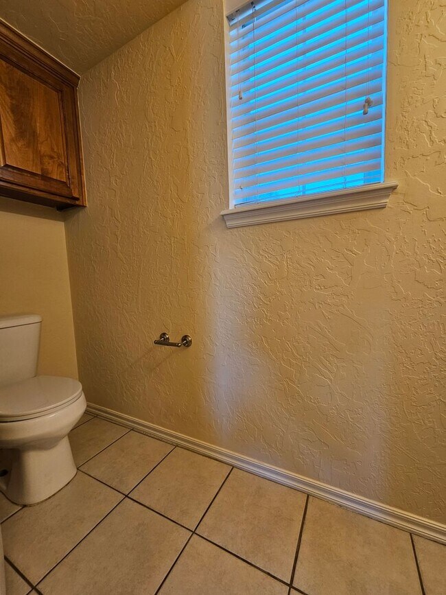 Building Photo - 867 Rambling Oaks Dr