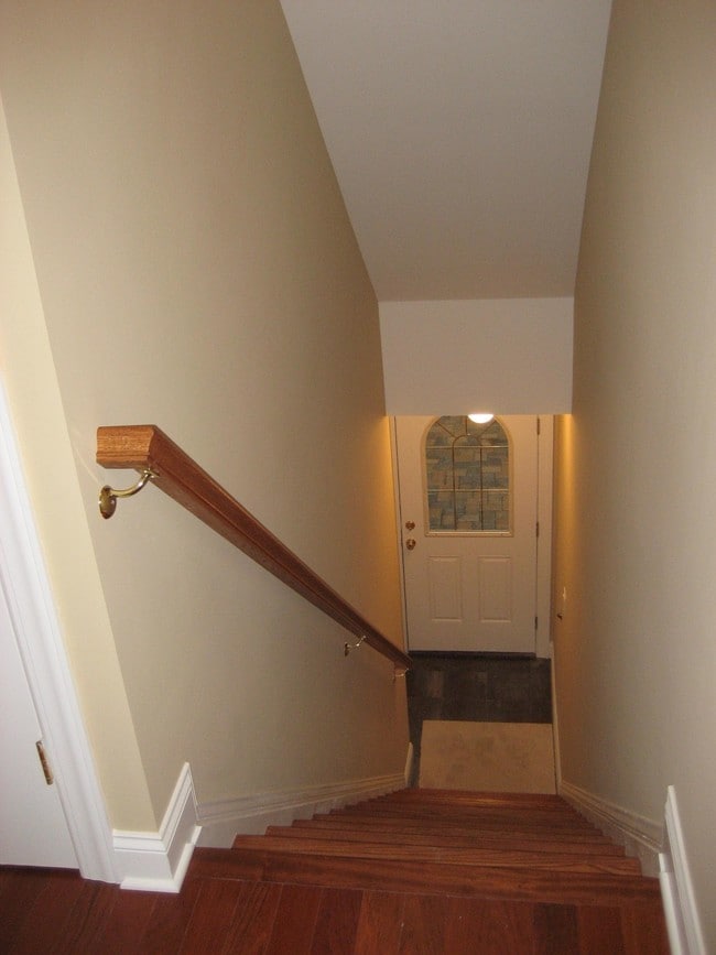 Building Photo - 330 Maple Ave