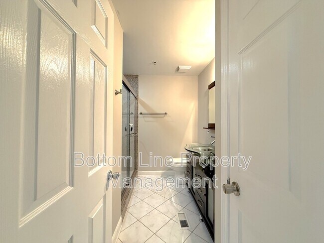 Building Photo - 416 Queens Rd