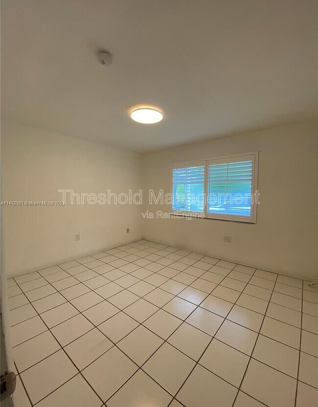 Building Photo - 6910 SW 64th Ave