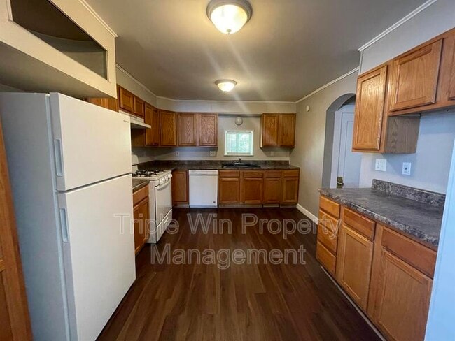 Building Photo - 132 Cunningham Ave