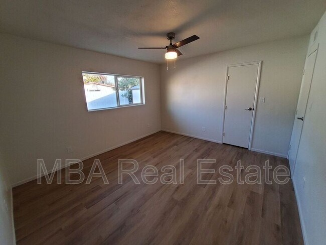 Building Photo - 5040 N 18th Ave