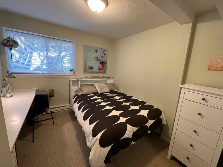 101 bedroom 1 - 631 N Garden St