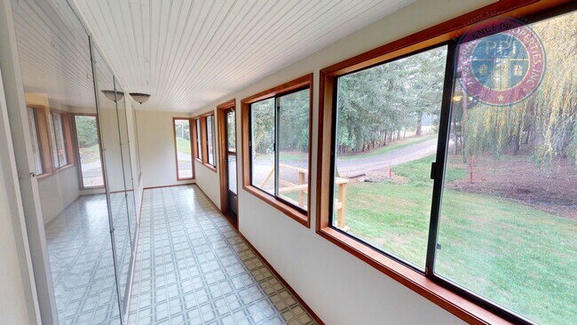 Building Photo - Enjoy Rural Living, Close To City & Freeways!!!  Beautiful Outdoor Living Space, Single Level Ran...