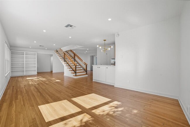 Building Photo - 712 Brownlee Cir