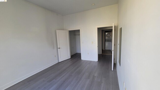 Building Photo - 585 9th St