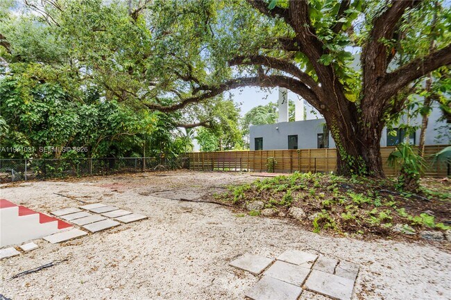 Building Photo - 3202 Elizabeth St