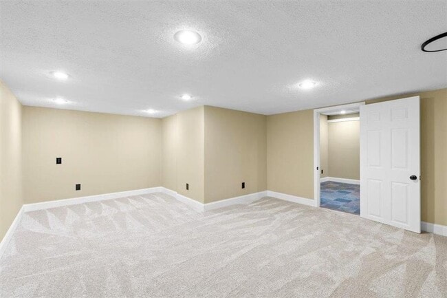 Building Photo - 585 Bethany Woods Dr