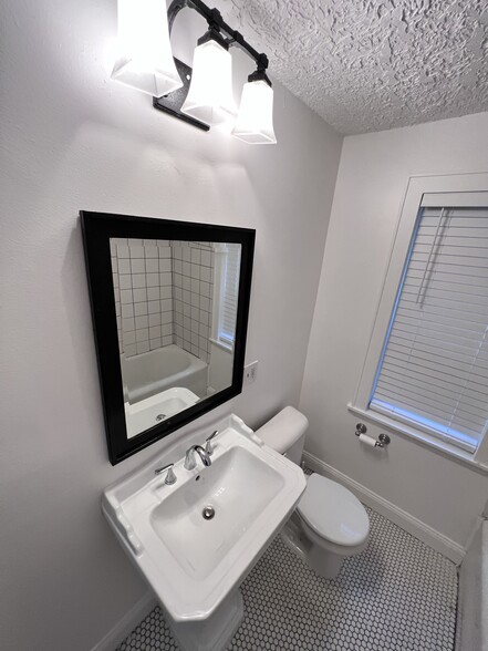 Bathroom - 7248 Amherst Ave
