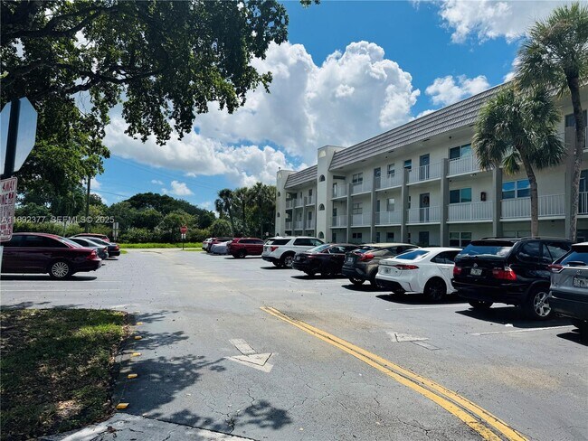 Building Photo - 8110 Sunrise Lakes Blvd