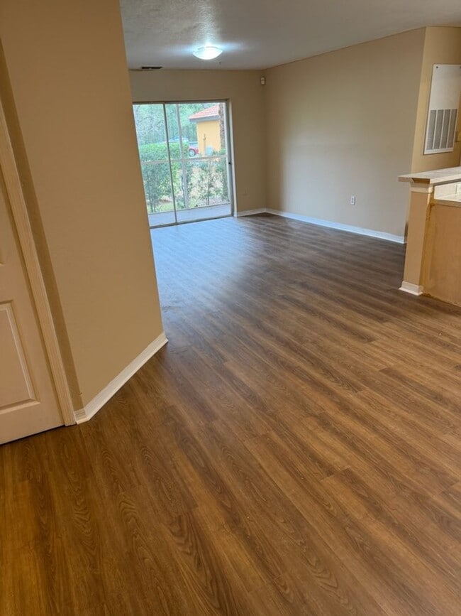 Building Photo - First Floor 2/2 in Gated Cypress Fairway !!